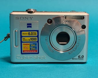 Sony Cybershot DSC-W30 Compact Digital Camera - Completely Ready