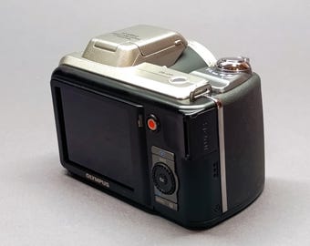 オリンパス SP-600UZ: シルバー 12.0MP デジタルカメラ (新カメラ