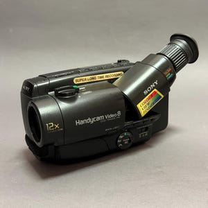 SONY Handyam ビデオカメラレコーダー 8 CCD-F340 レトロ カメラ一体型8ミリビデオ SONY CCD-V90 ハンディカム・プロ 「CM風