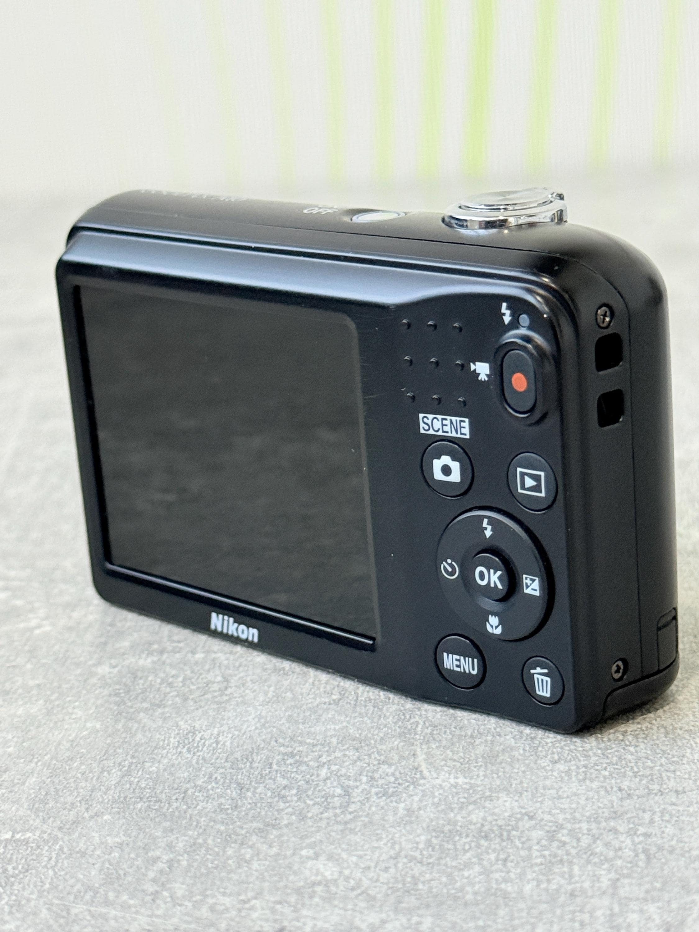 Nikon COOLPIX A10 16MP / Point & Shoot Digital Camera | Vintage