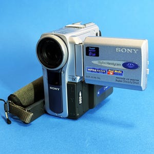 Sony Handycam DCR-PC9E PAL Minidv Digital Video Camera Recorder