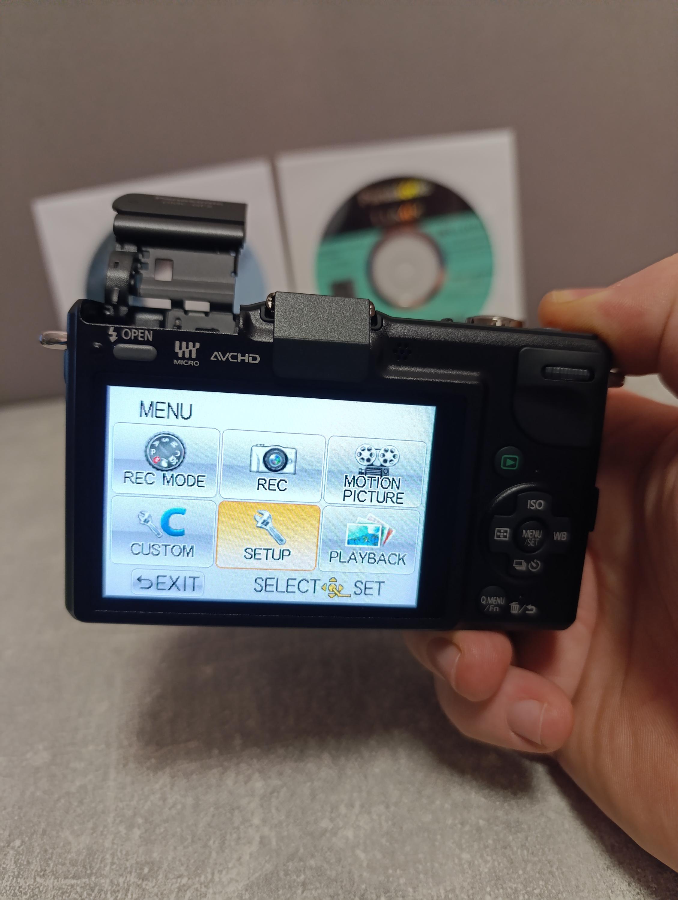 Digital Camera Panasonic Lumix DMC-GF2: Black 12.1 Mp 14-42mm KIT