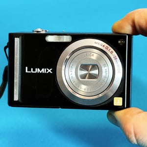 パナソニック LUMIX コンパクトデジタルカメラ　DMC-FX55 Panasonic Lumix DMC-FX55 Digital Camera 10.1MP Compact Point