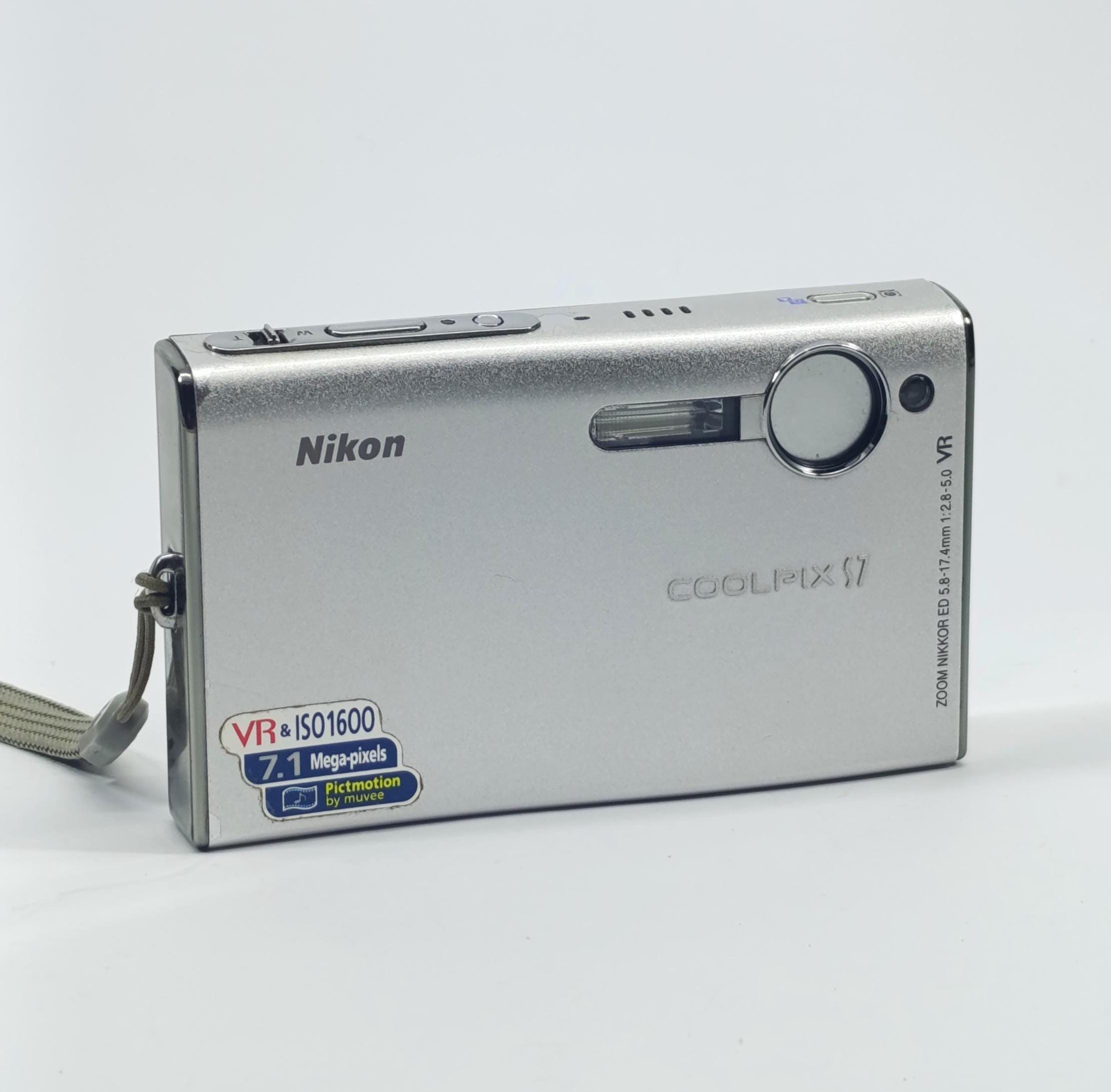 Nikon COOLPIX S7 シルバー Nikon Coolpix S7 Digital Camera Silver 7.1 MP - Full Set of