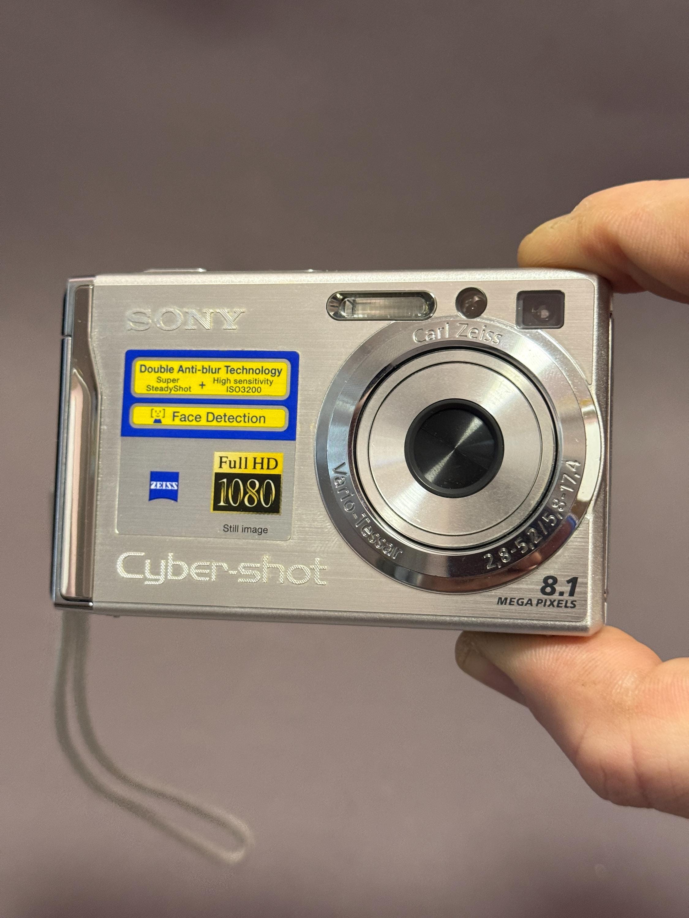 SONY Cyber-shot DSC-W90 コンパクトデジカメ ソニー サイバーショット DSC-W90 コンパクトデジタルカメラ：シルバー
