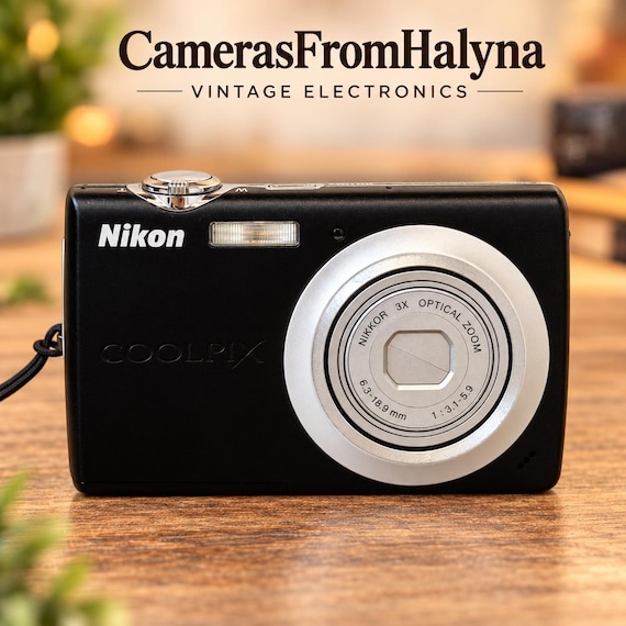 Nikon COOLPIX S203 Vintage Digital Camera 10MP / Compact Point