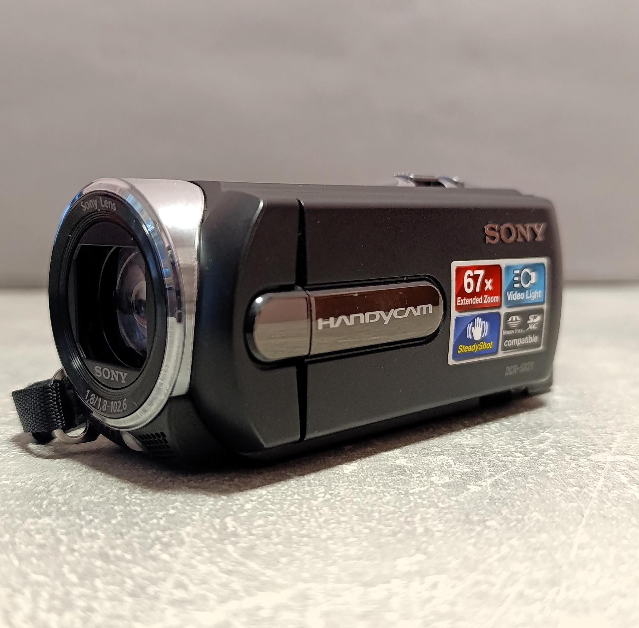 Sony Handycam DCR-SX21E Digital Video Camera Recorder SD 16 Gb
