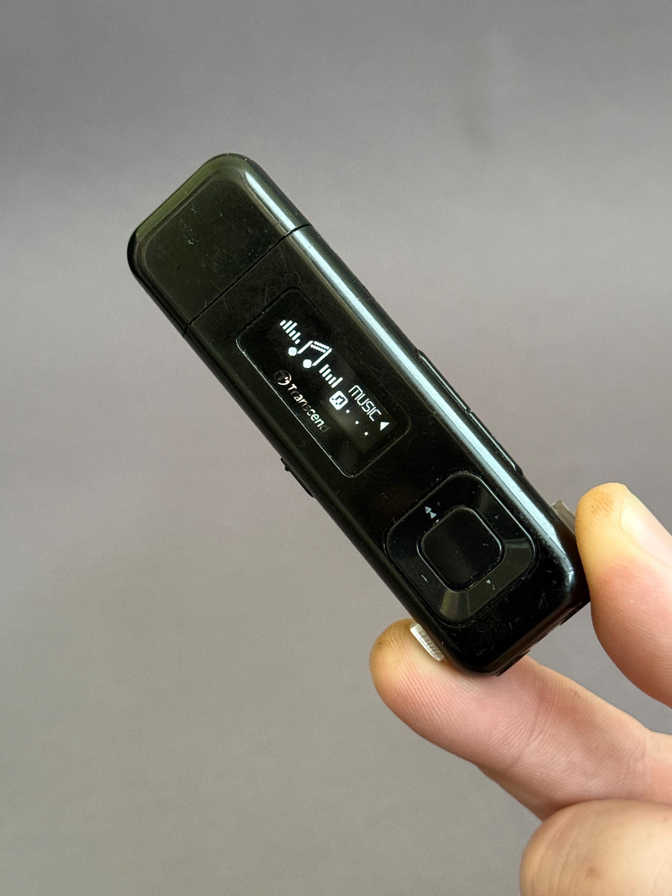 Transcend MP330 8GB USB MP3 Player With FM Radio and Direct Line