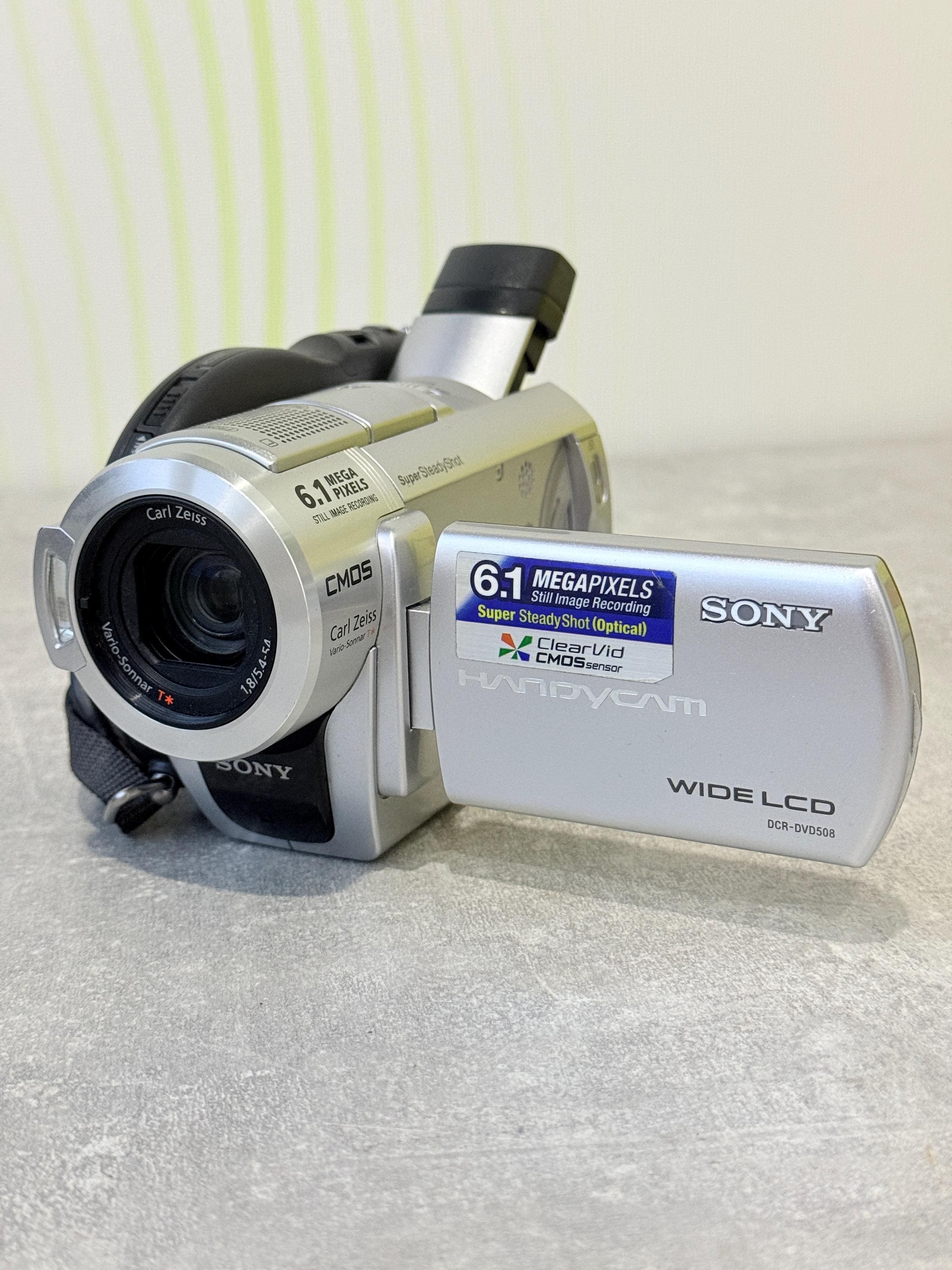 Sony DCR-DVD508E DVD Handycam Camcorder / Digital Video Camera