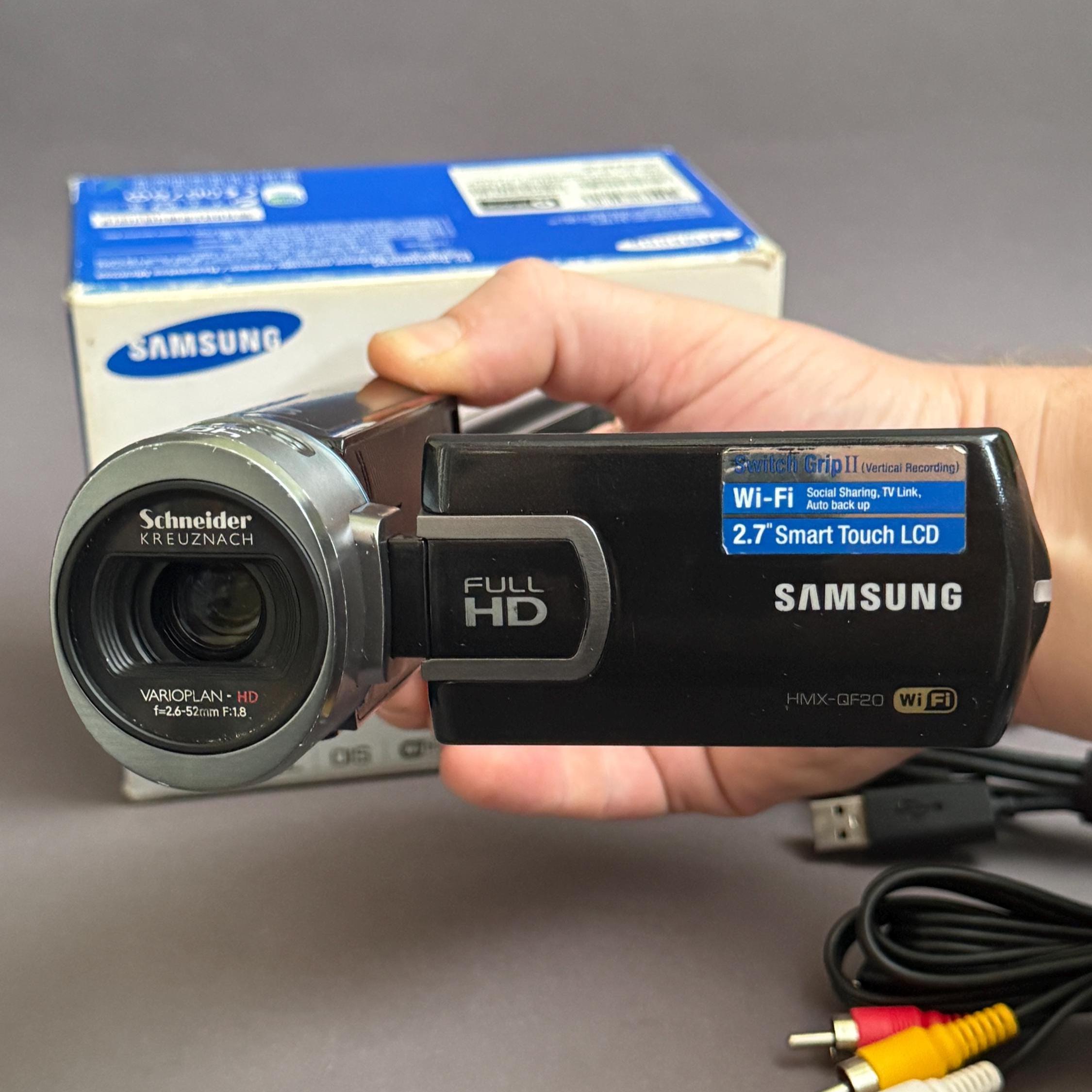 Samsung HMX-QF20 40x Zoom Video Camcorder SD 32 GB Full Box
