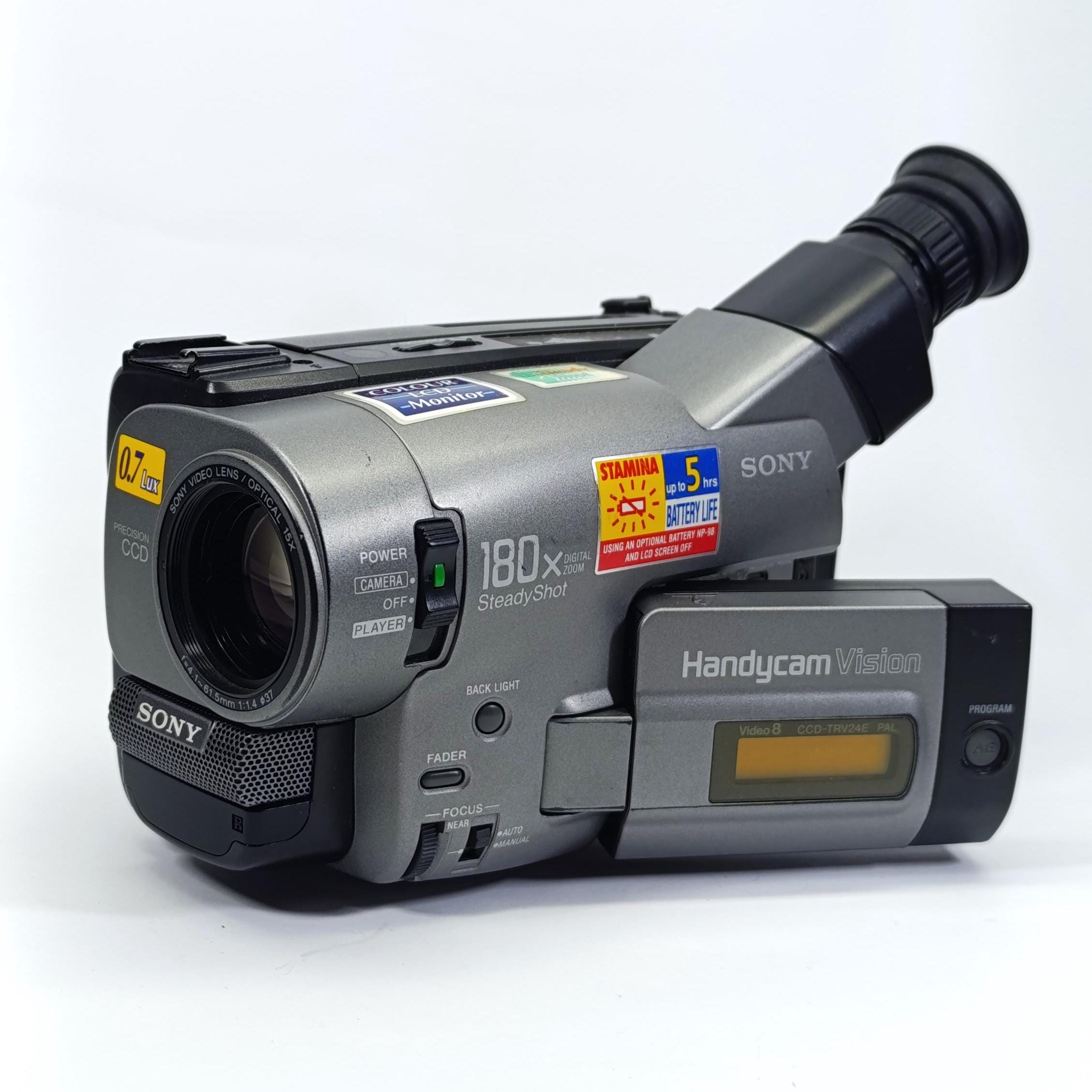 Sony CCD TRV24E 8mm Video Camera Recorder Video 8 - W/bag, Charger
