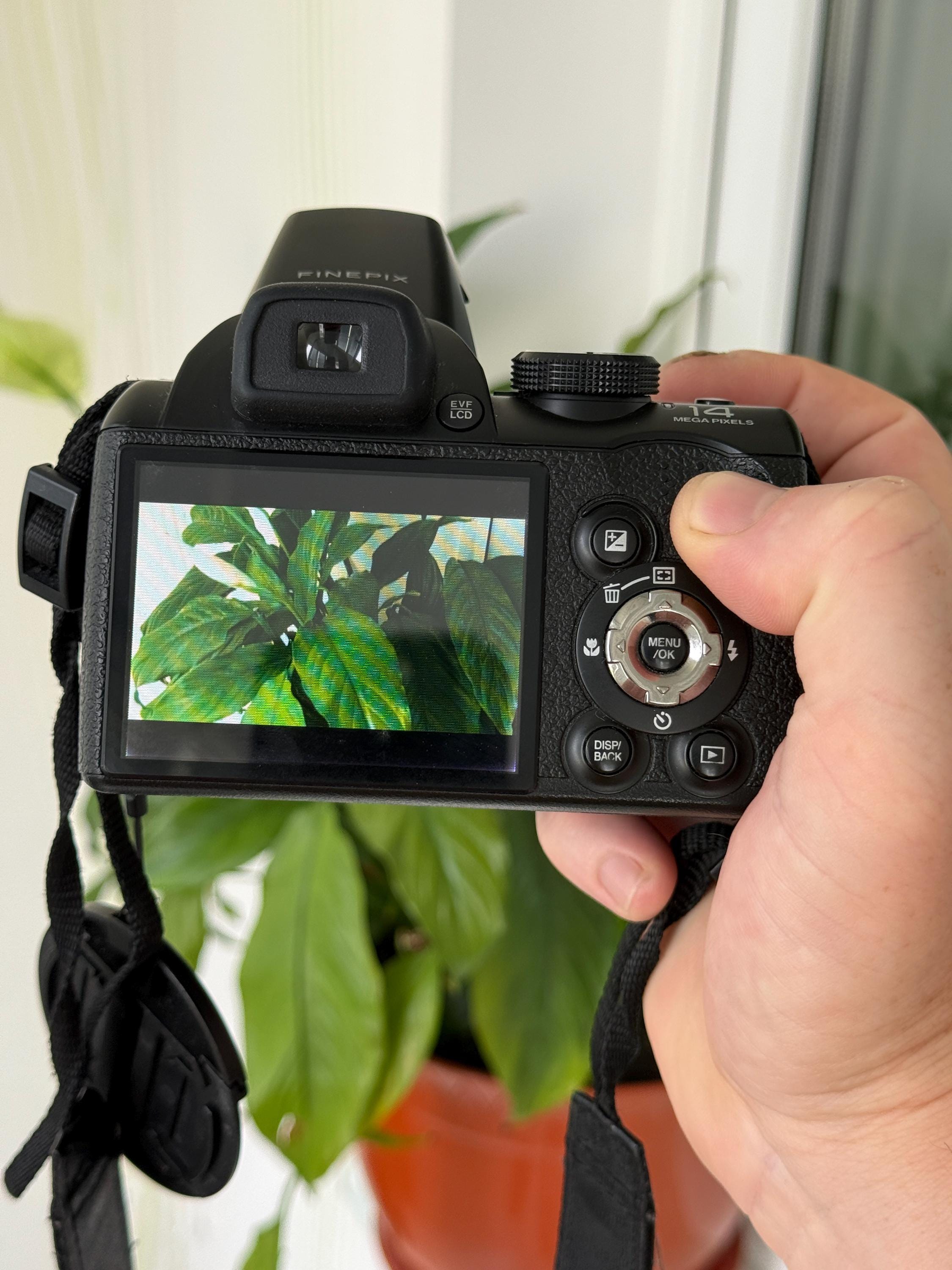 Fujifilm Finepix S4500 14MP / Bridge Camera 30x Zoom / Retro