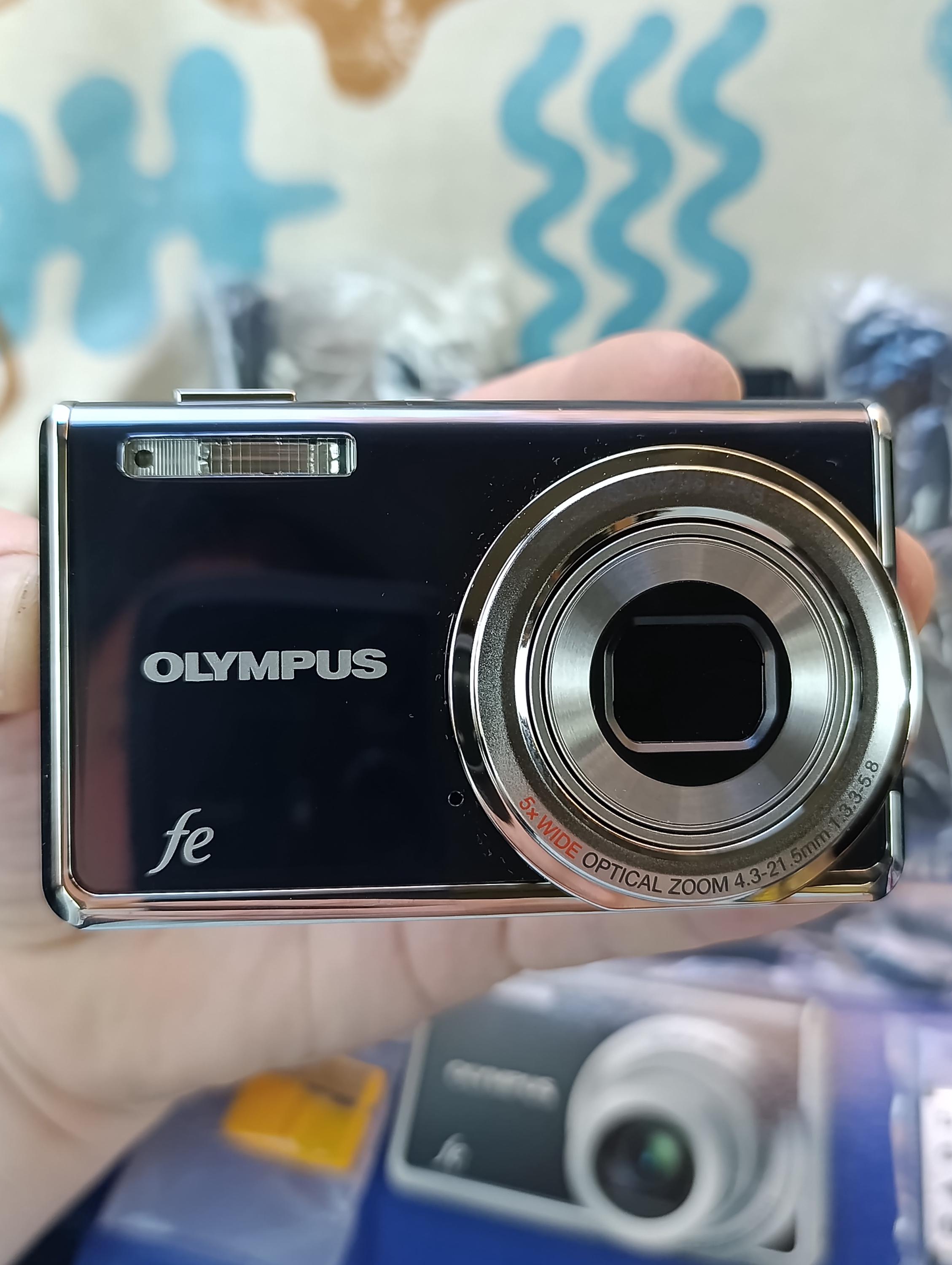 NEW! Olympus FE-5020 12.0MP Digital Camera GREY - Full Box