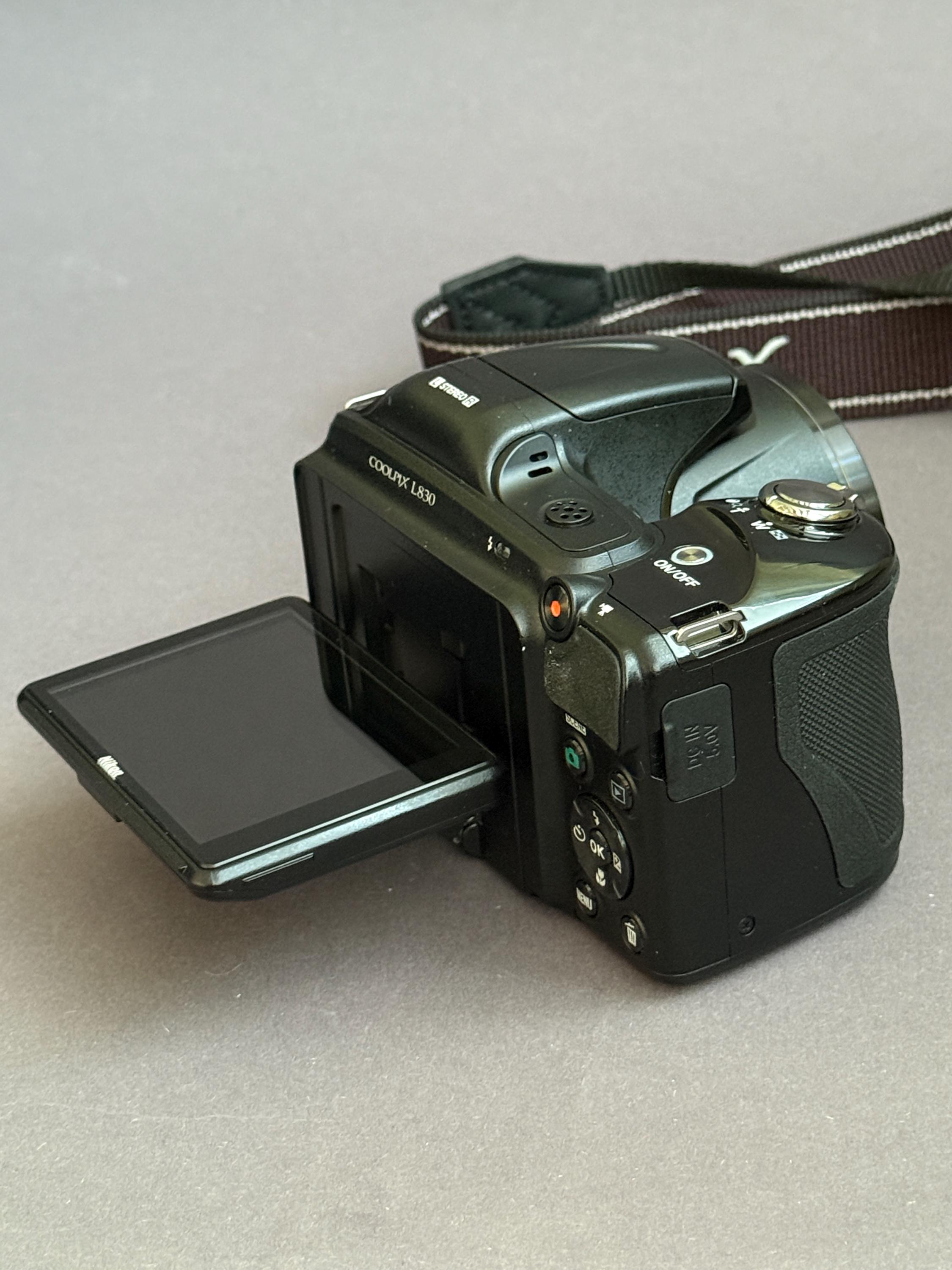 Nikon Coolpix L830 16 MP Black / Digital Camera With a Flip