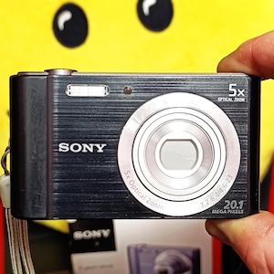 Sony CyberShot DSC-W810 20.1MP Digital Camera Black Full Box SD 8 GB - Tested Fully Work