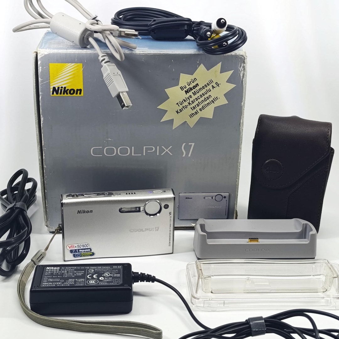 ★美品★Nikon COOLPIX S7 シルバー Nikon COOLPIX S7 シルバー Nikon Coolpix S7 Digital Camera