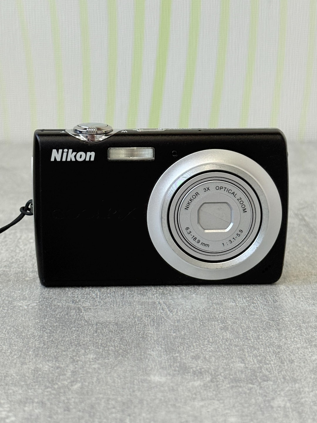 ニコン COOLPIX S203 ビンテージデジタルカメラ 10MP / コンパクト