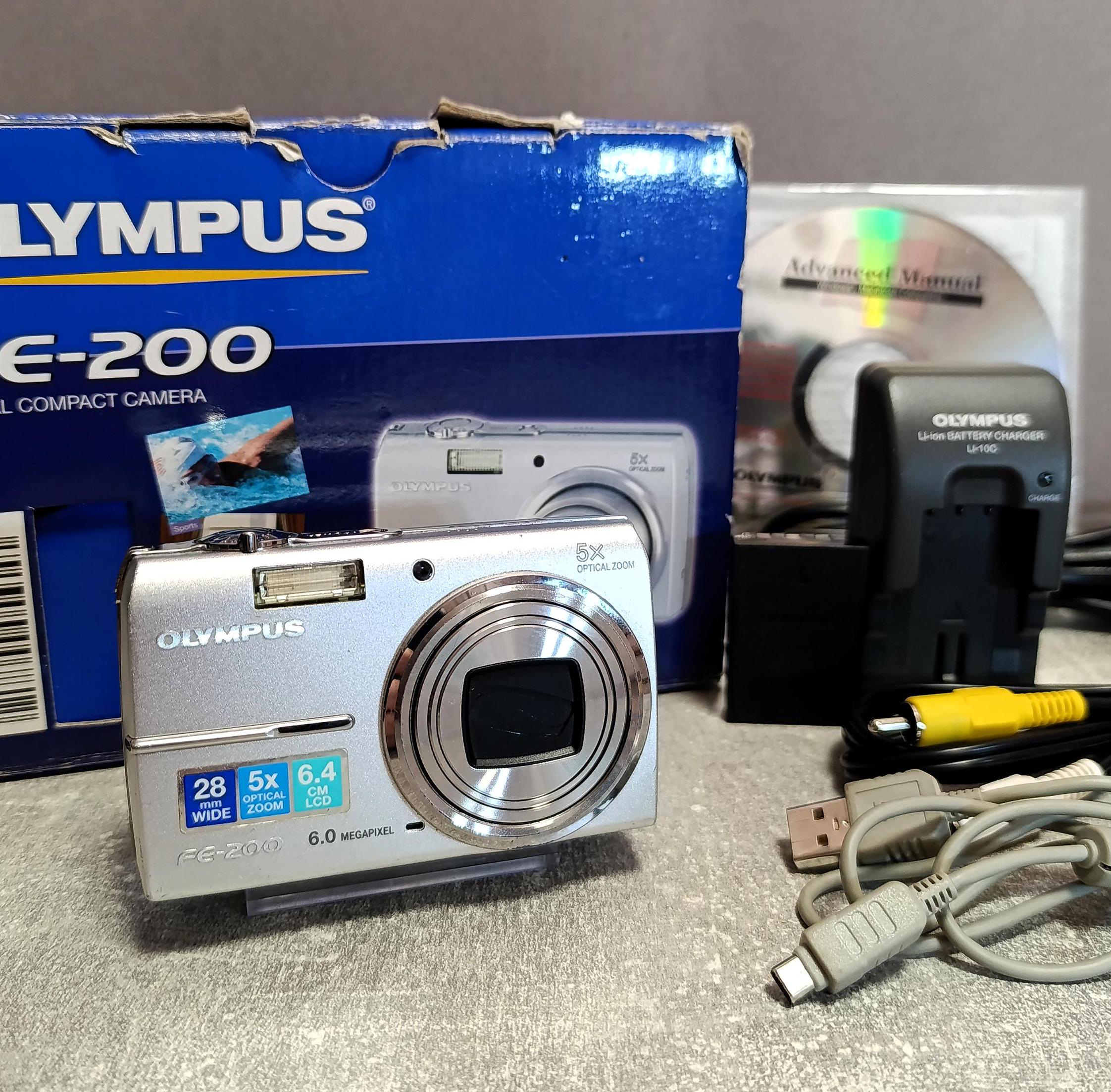 Olympus FE-200 コンパクトデジタルカメラ　シルバー オリンパス FE-200 コンパクトデジタルカメラ 6.0MP シルバー