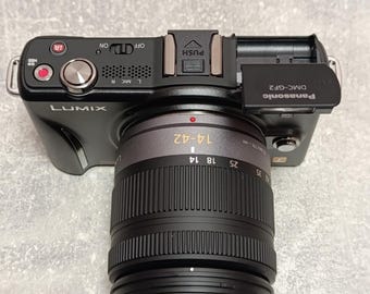 Digital Camera Panasonic Lumix DMC-GF2: Black 12.1 Mp 14-42mm KIT
