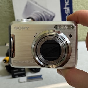 Sony Cyber-Shot DSC-S800 Digital Camera - Silver - 8.1MP, 6x Zoom