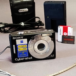 Sony Cyber-Shot DSC-W40 6.0MP Rare Compact Digital Camera - Black Tested Working