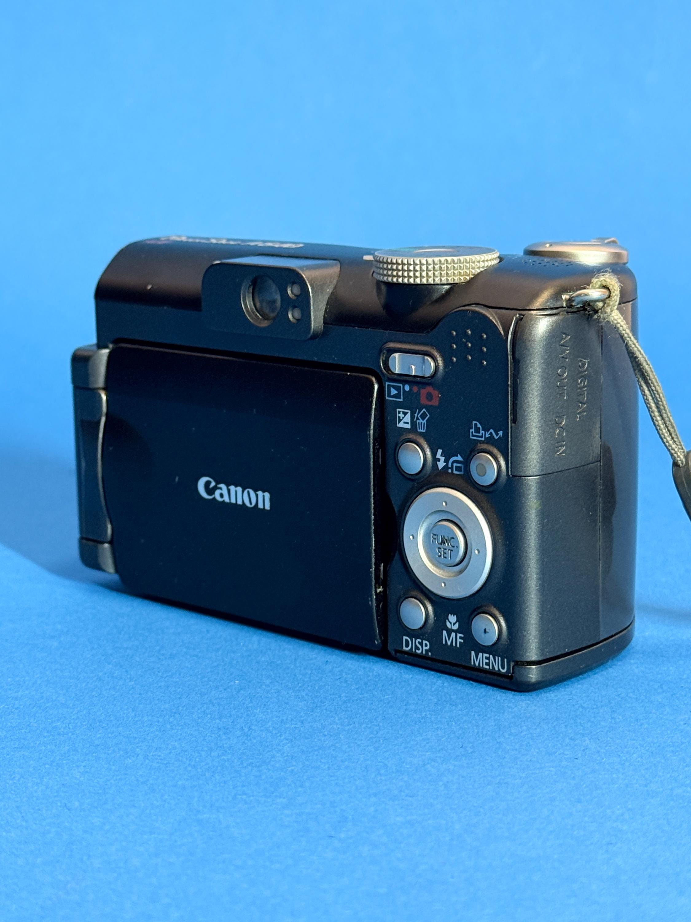 Canon Powershot A640 Digital Camera 10.1MP / Flip-out Display