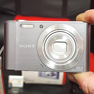 Sony CyberShot DSC-W810 20.1MP Digital Camera Silver SD 8 GB - Tested Fully Work