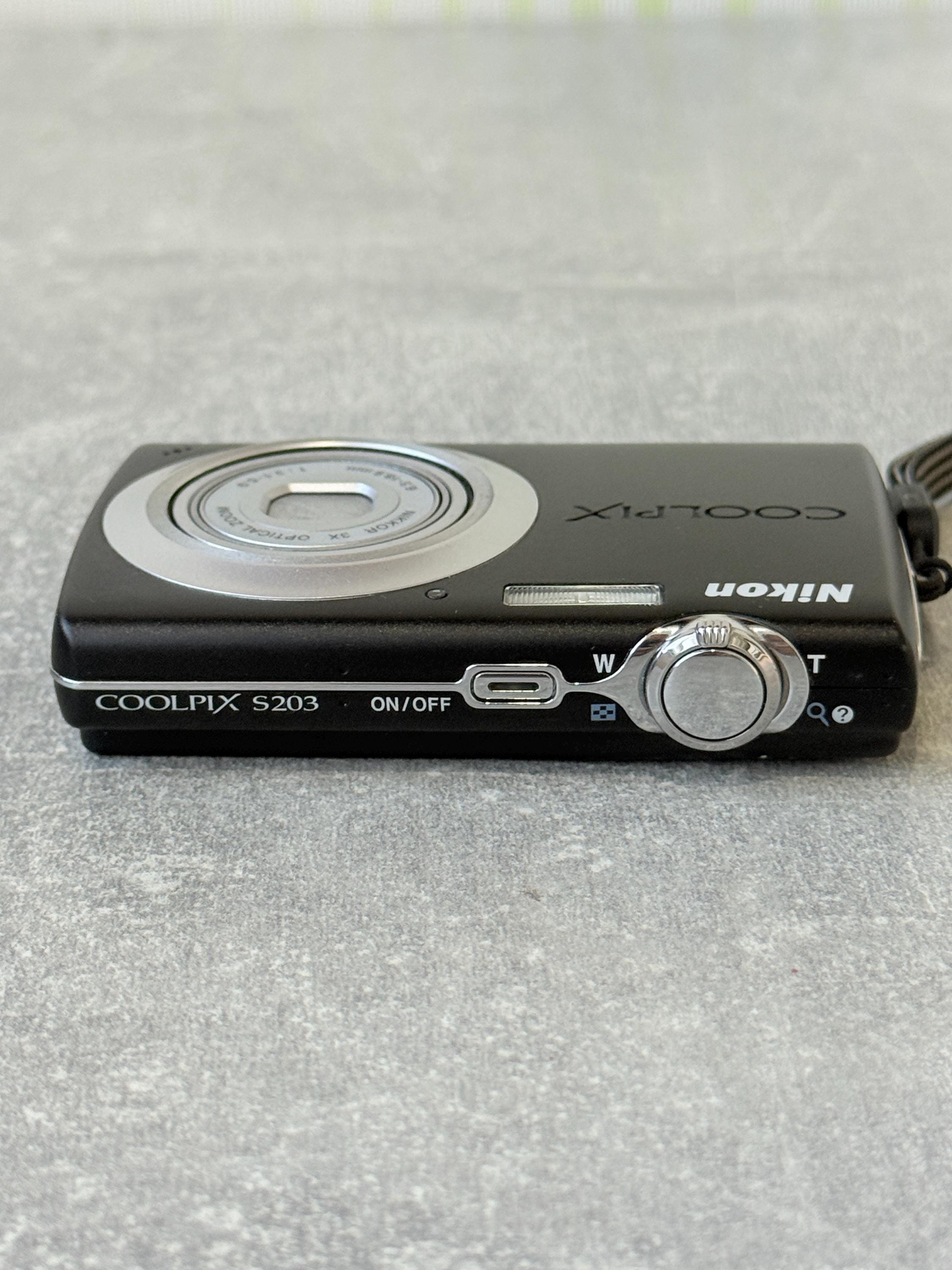 ニコン COOLPIX S203 ビンテージデジタルカメラ 10MP / コンパクト