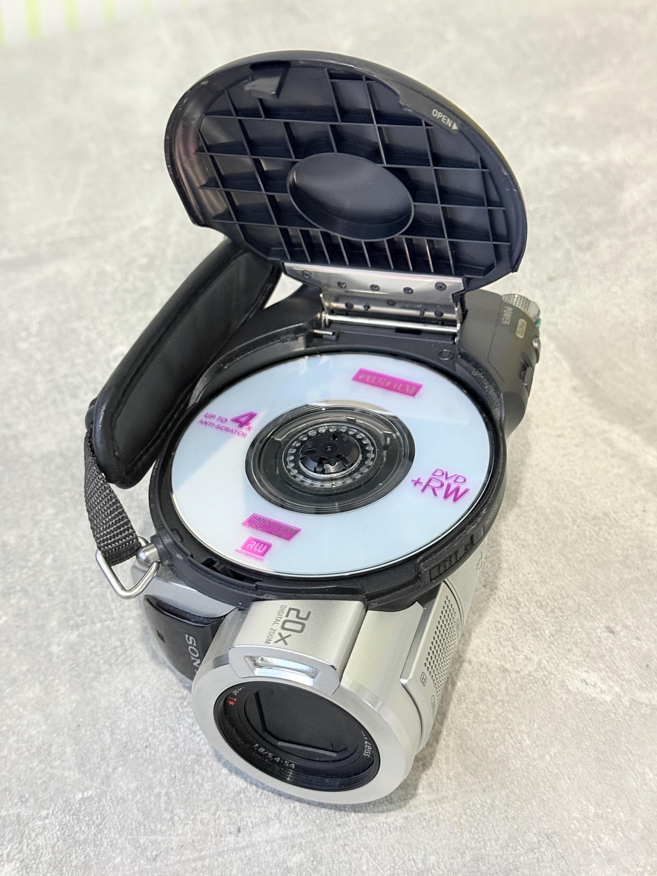 Sony DCR-DVD508E DVD Handycam Camcorder / Digital Video Camera