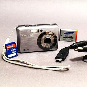 Appareil photo numérique compact 10,2 Mpx SD 16 Go de Samsung ES55 - Argent testé OK