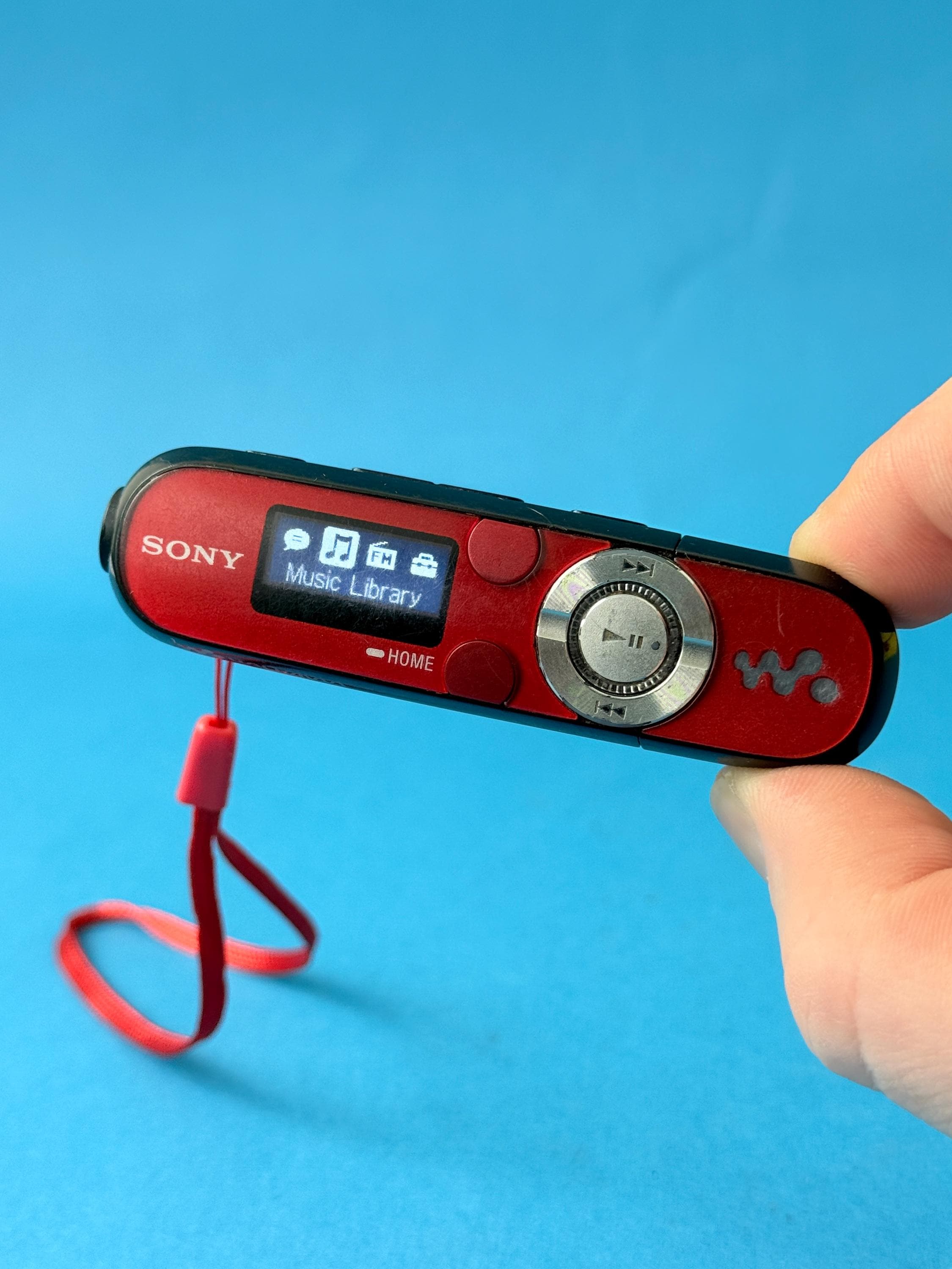 Sony Walkman NWZ-B143F 4GB MP3 Player USB Stick FM Radio Vintage