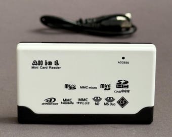 Mini Card Reader: microSD/MMC/SDHC/xD - Vintage Camera Accessories
