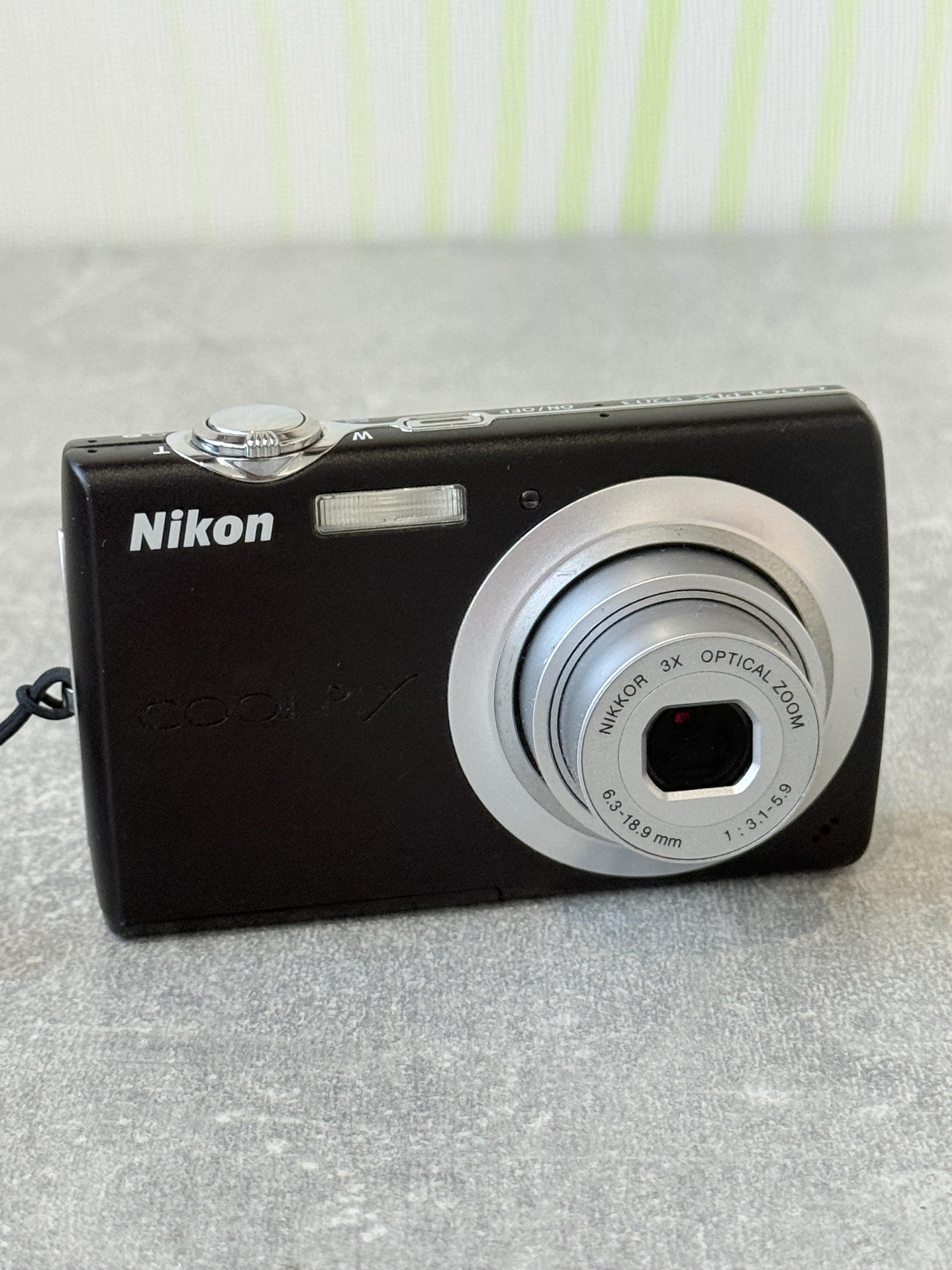 Nikon COOLPIX コンパクトデジタルカメラ　S203 ニコン COOLPIX S203 ビンテージデジタルカメラ 10MP / コンパクト