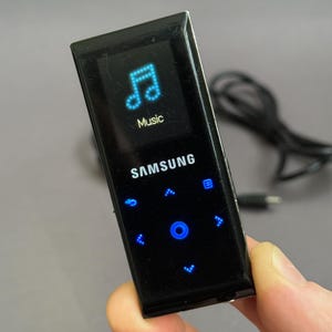 Samsung YP-E5 (2GB) MP3 Player - Black - Working Condition