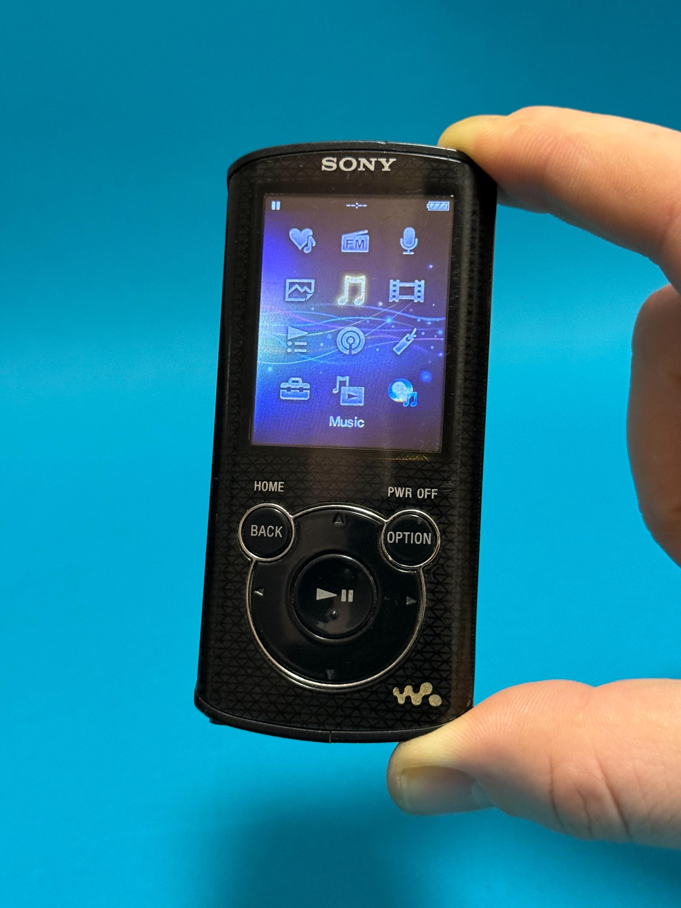 Vintage Sony Walkman NWZ-E465 16GB MP3 Player • Retro Digital