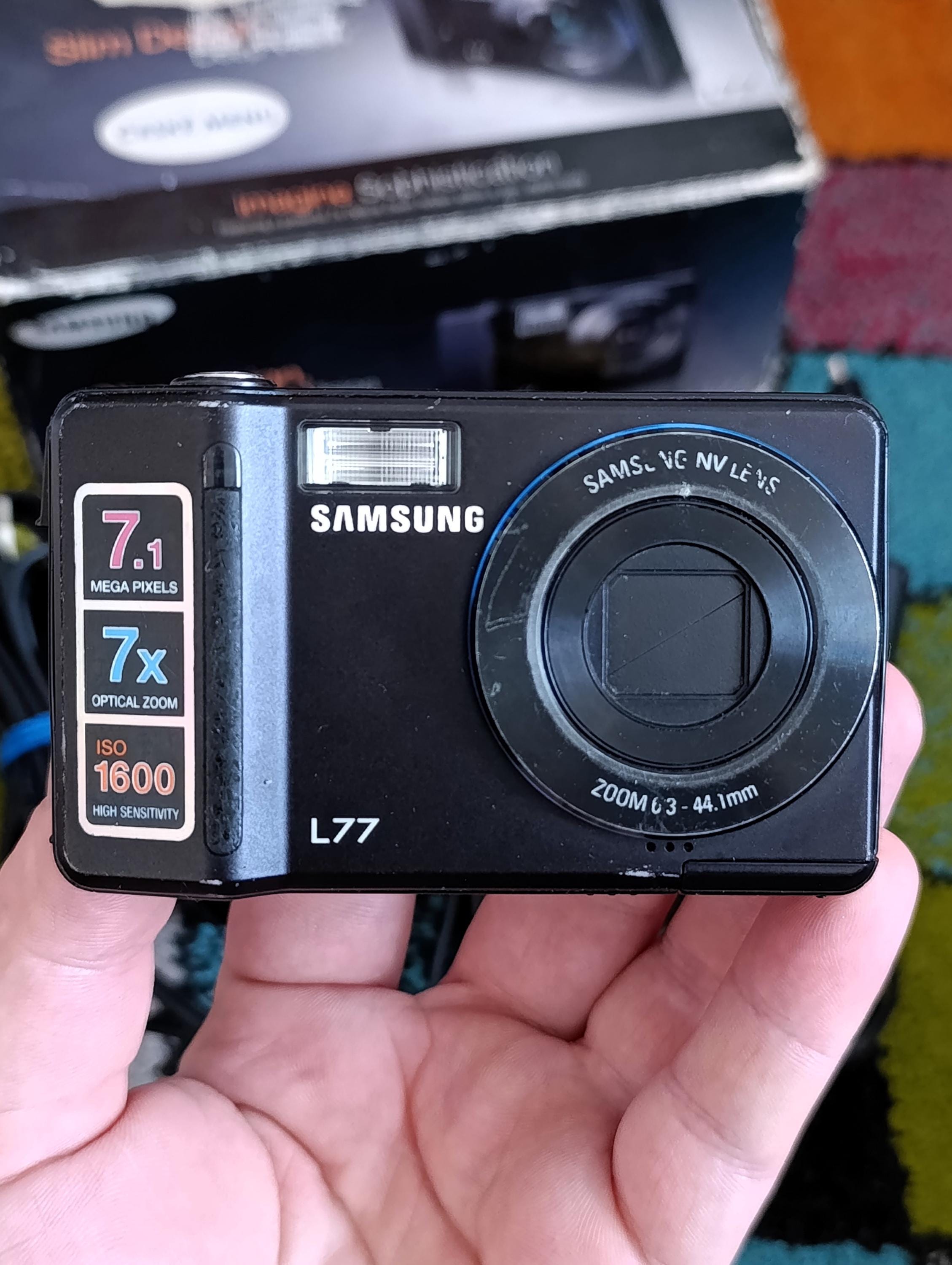 Samsung L77 Compact Digital Camera 7.1MP 7x Optical Zoom