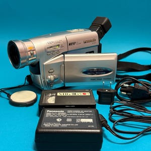 パナソニック NV-VZ17EN: VHS-Cビデオカメラ/レトロカメラ - Etsy 日本