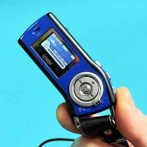 Iriver T10 MP3 Player Blue 1GB – Vintage Digital Music Player With