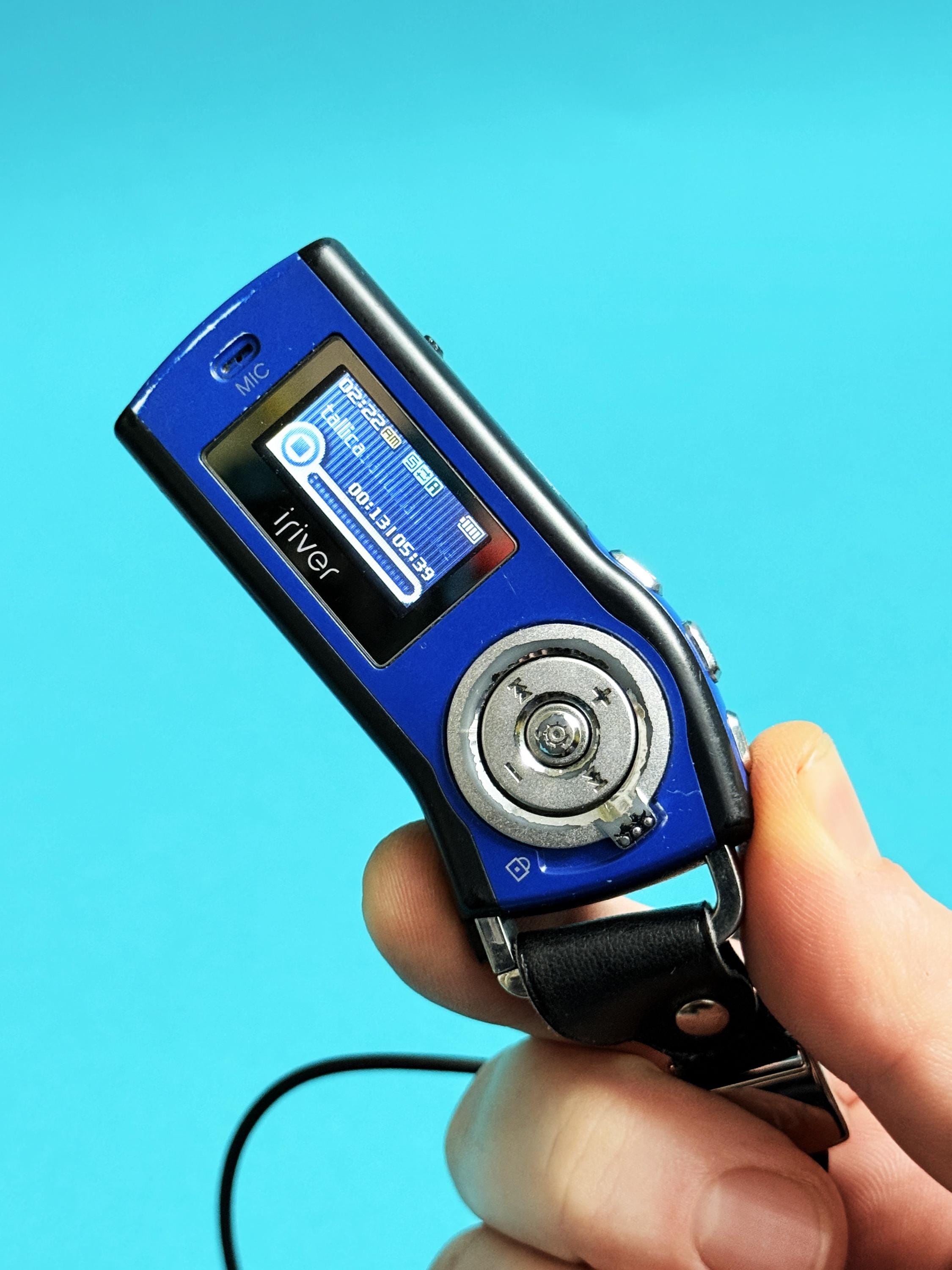 Iriver T10 MP3 Player Blue 1GB – Vintage Digital Music Player With
