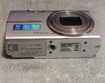 オリンパス FE-200 コンパクトデジタルカメラ 6.0MP シルバー
