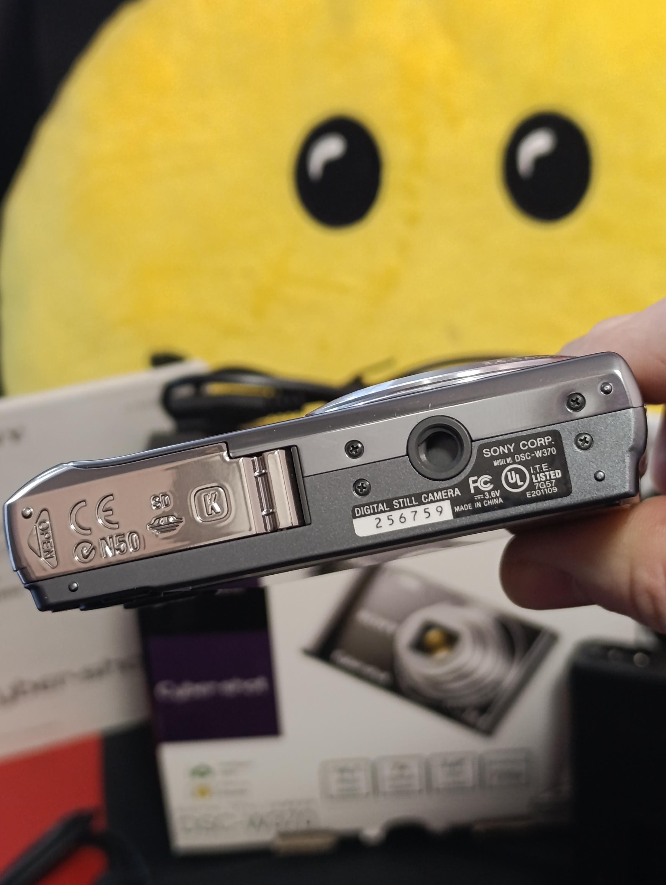 ソニー サイバーショット DSC-W370: 14.1MP 7倍ズーム デジタルカメラ