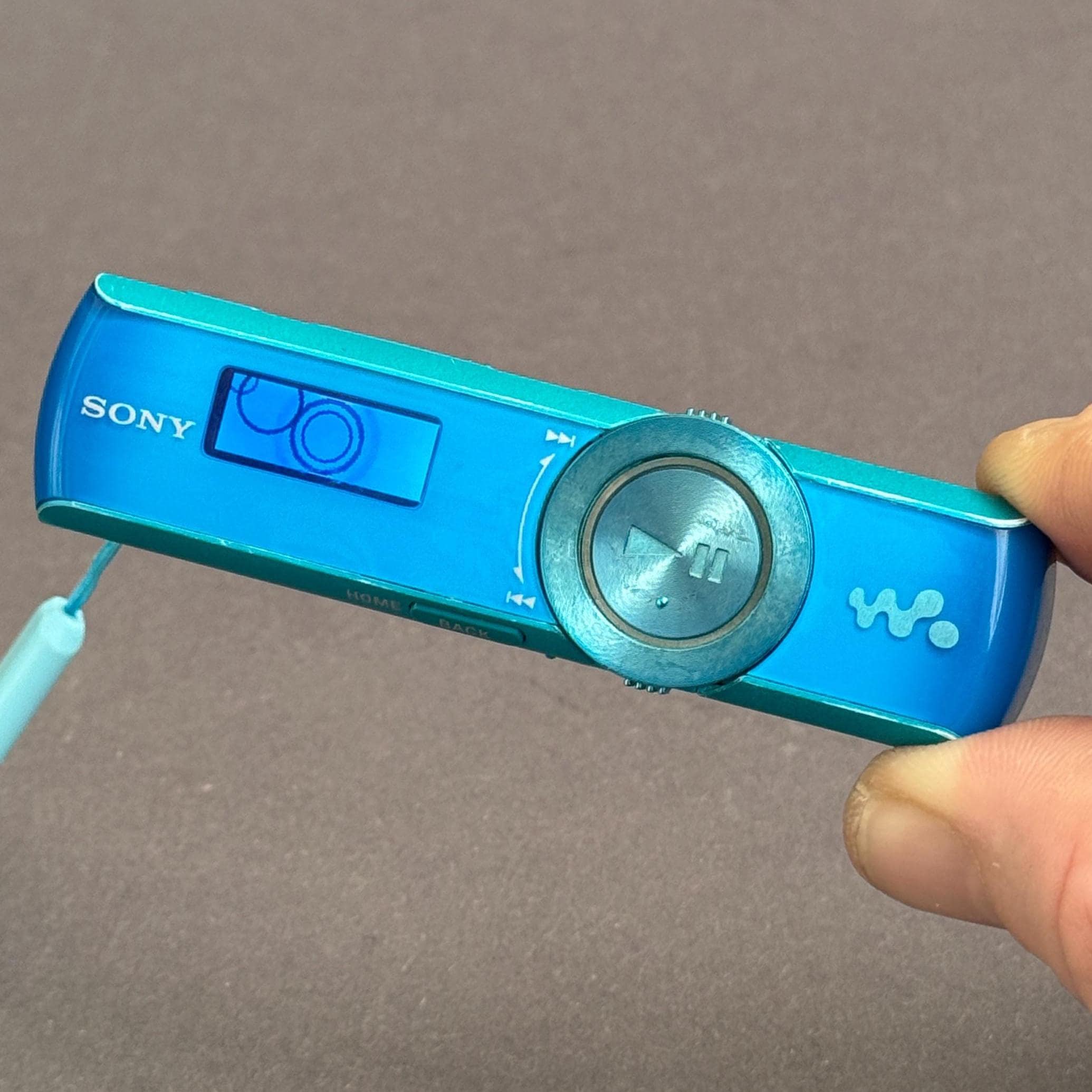 Sony Walkman NWZ-B172 MP3 Am/fm Portable Digital Music Player USB