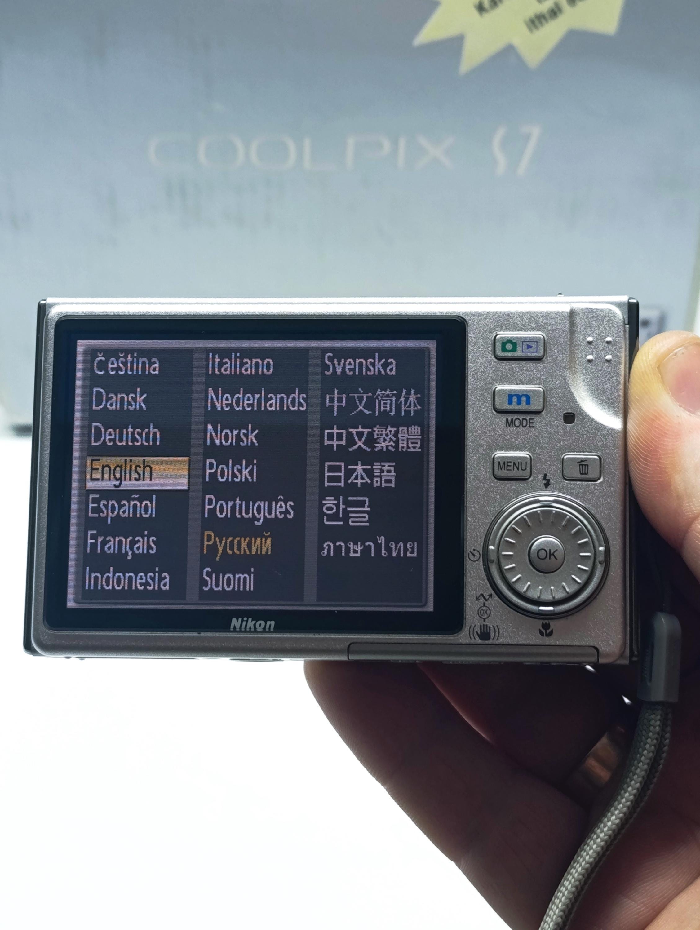 Nikon coolpix S7 （良品） Nikon Coolpix S7 Digital Camera Silver 7.1 MP - Full Set of
