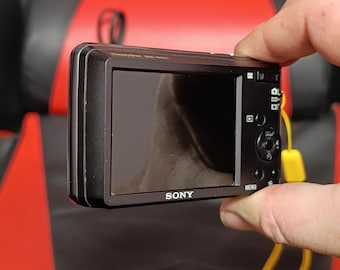 Sony Cyber-shot DSC-W520: Black 14.1MP Digital Camera (SD 32 GB