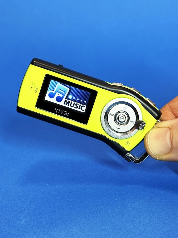 Iriver T10 MP3 Player in Bright Lemon Green 2GB - Etsy