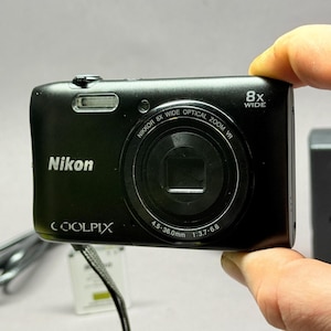 Nikon Coolpix S3600 Compact Digital Camera 20.1 Black - Works Great