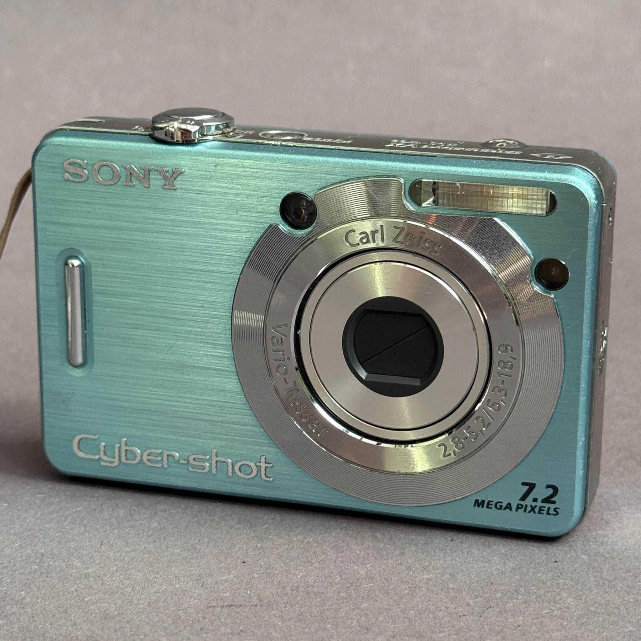希少なブルーのソニー サイバーショットカメラ：7.2MP デジタル写真