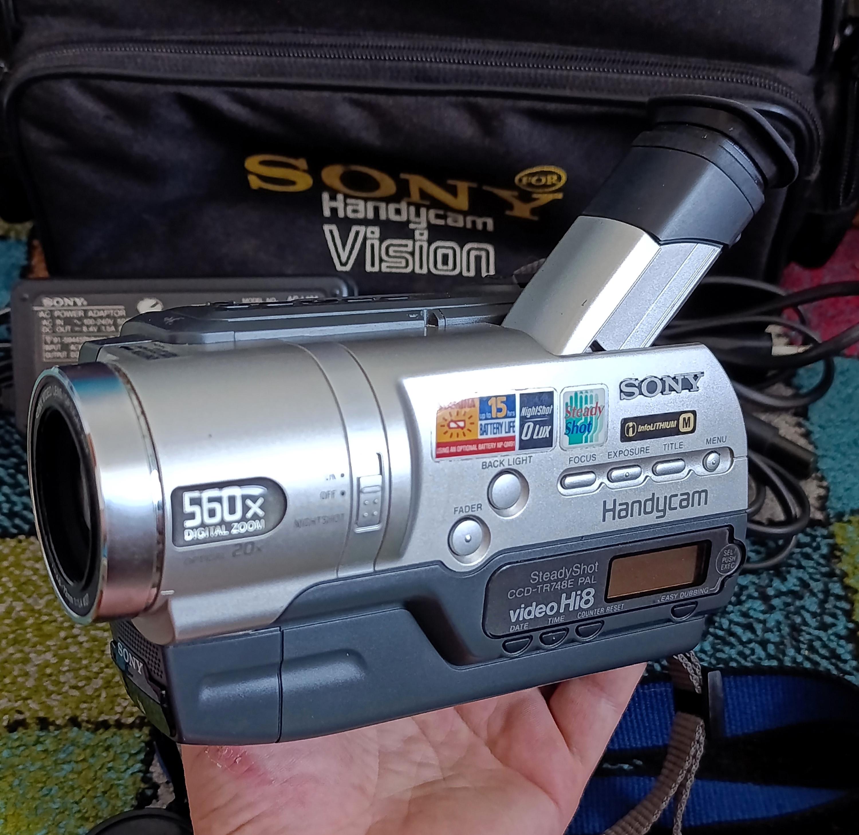Sony CCD-TR748E Pal Handycam JAPAN Camcorder Video Camera 8MM