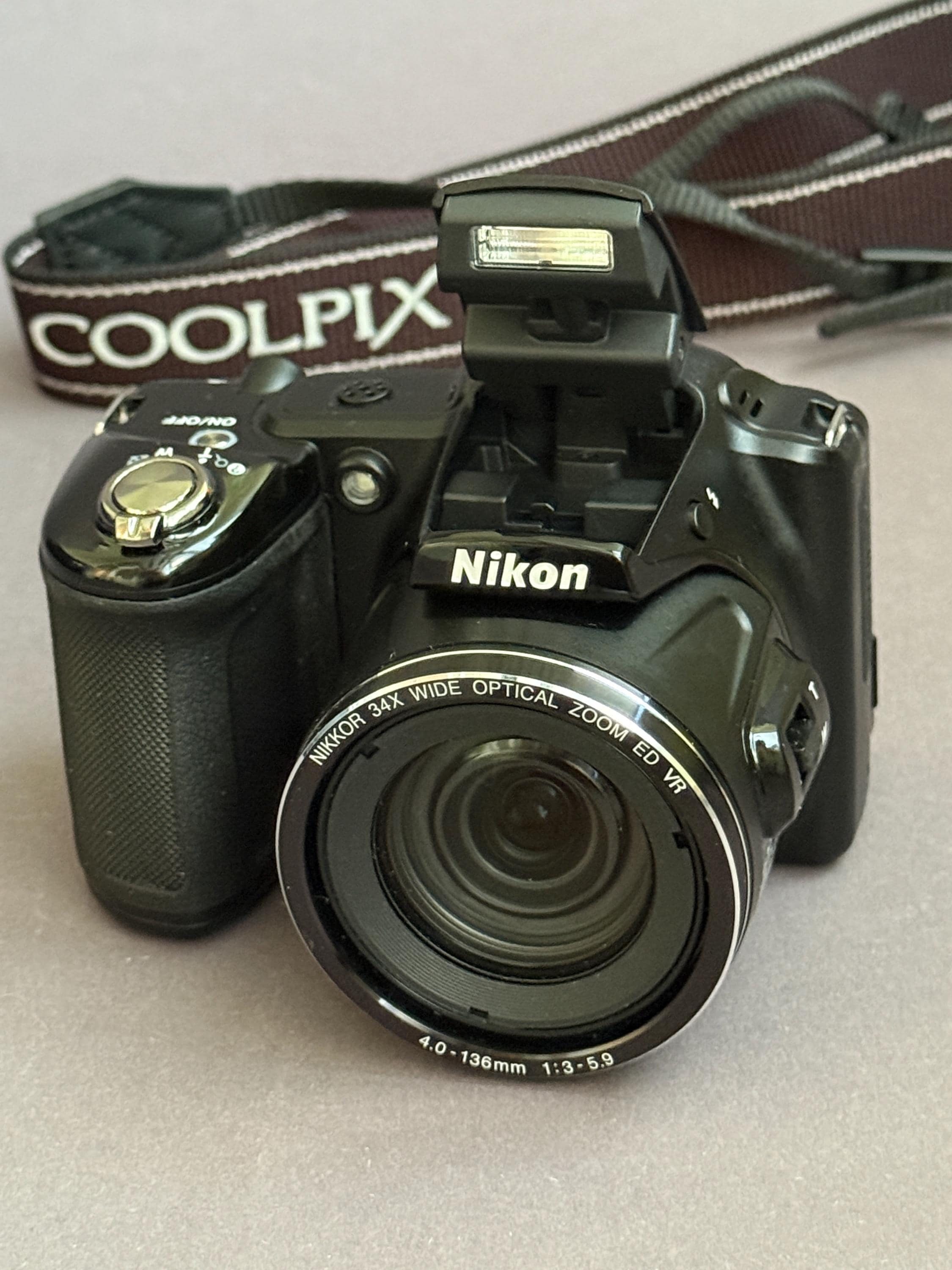 Nikon Coolpix L830 16 MP Black / Digital Camera With a Flip