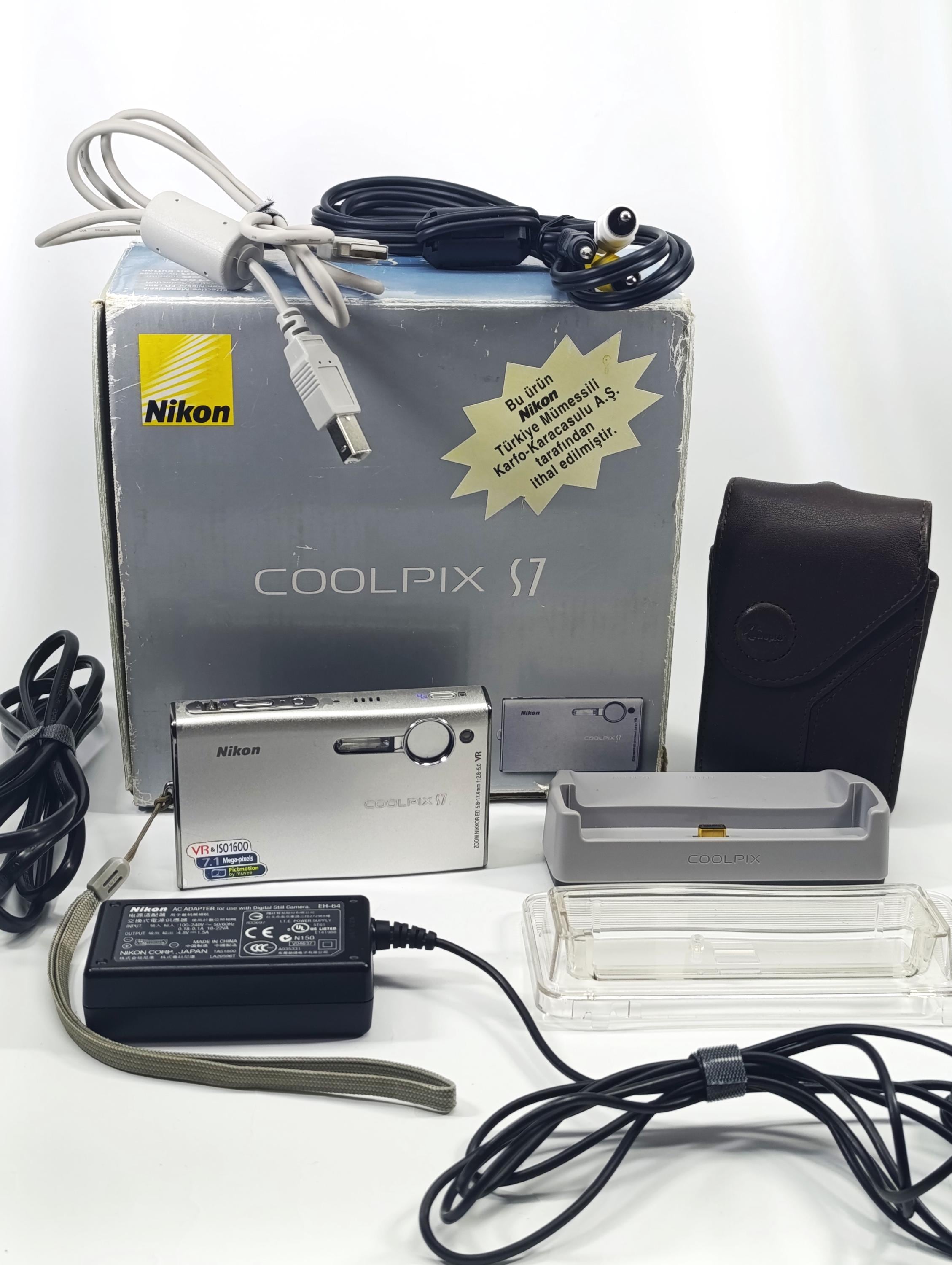 Nikon Coolpix S7 Digital Camera Silver 7.1 MP - Full Set of